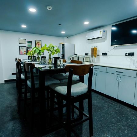 Bedchambers Luxury Apartment Near Golf Course Road Ґурґаон Екстер'єр фото