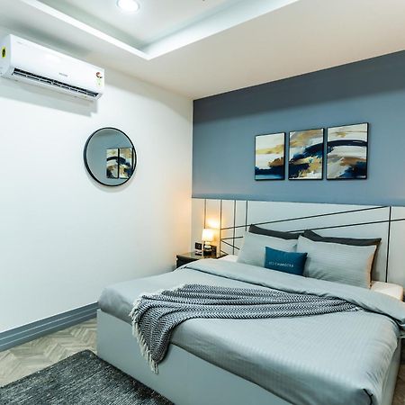 Bedchambers Luxury Apartment Near Golf Course Road Ґурґаон Екстер'єр фото