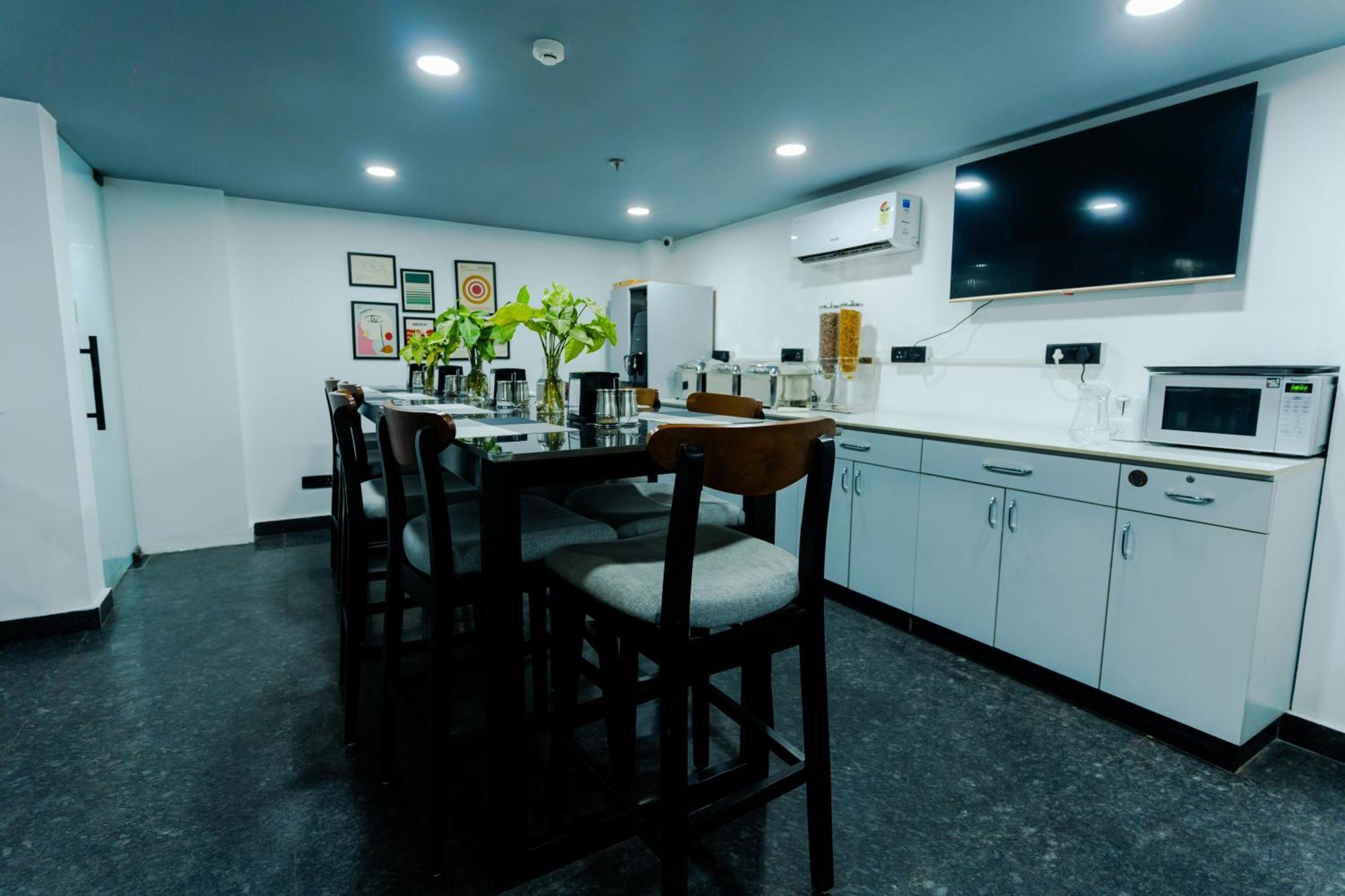 Bedchambers Luxury Apartment Near Golf Course Road Ґурґаон Екстер'єр фото