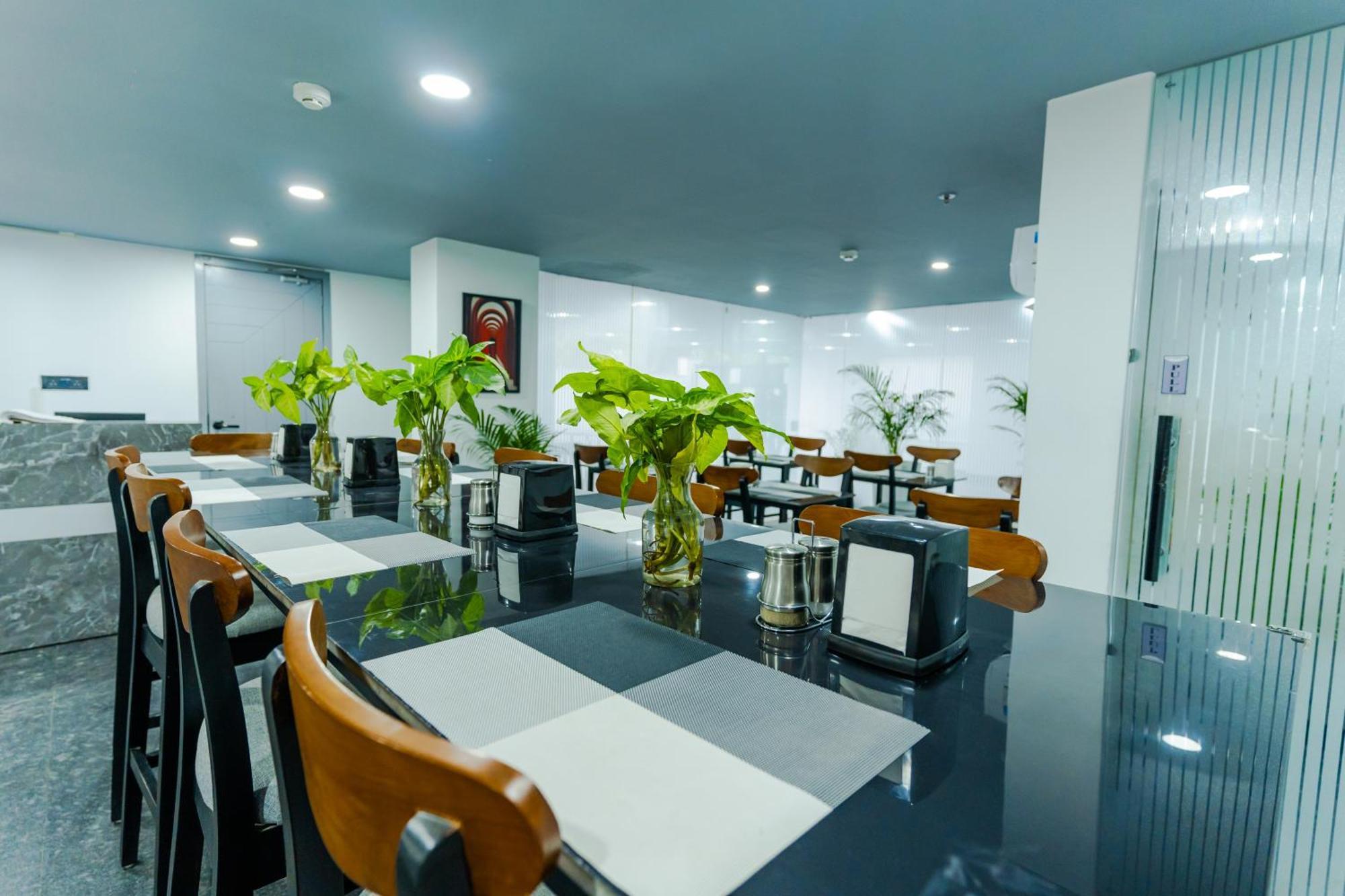 Bedchambers Luxury Apartment Near Golf Course Road Ґурґаон Екстер'єр фото