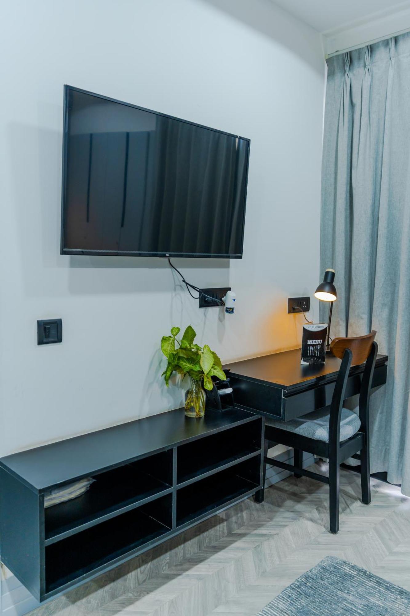 Bedchambers Luxury Apartment Near Golf Course Road Ґурґаон Екстер'єр фото