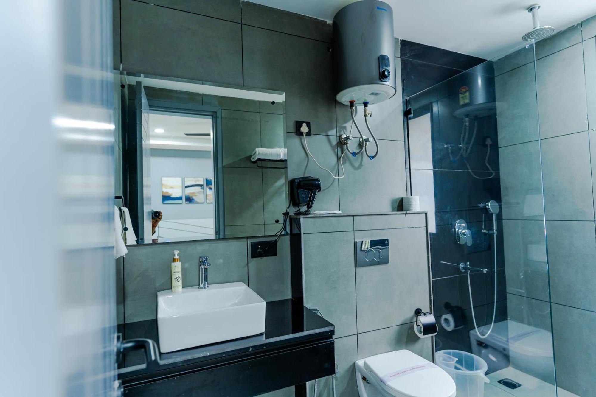 Bedchambers Luxury Apartment Near Golf Course Road Ґурґаон Екстер'єр фото