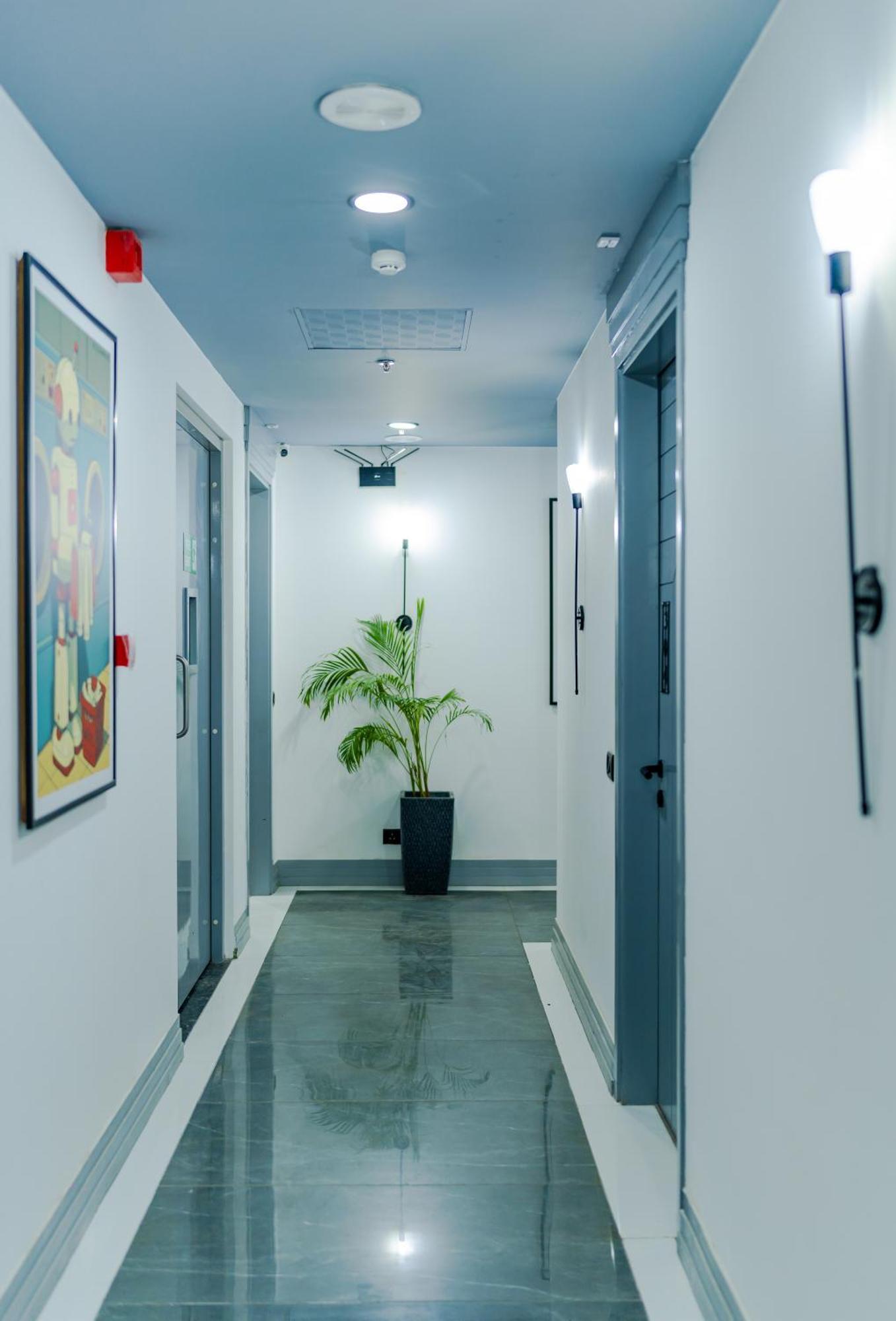 Bedchambers Luxury Apartment Near Golf Course Road Ґурґаон Екстер'єр фото