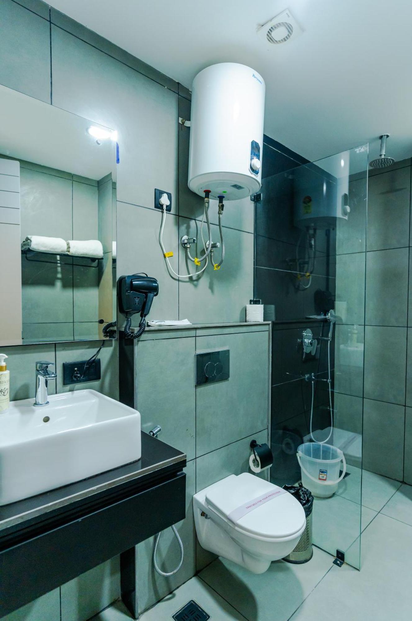 Bedchambers Luxury Apartment Near Golf Course Road Ґурґаон Екстер'єр фото