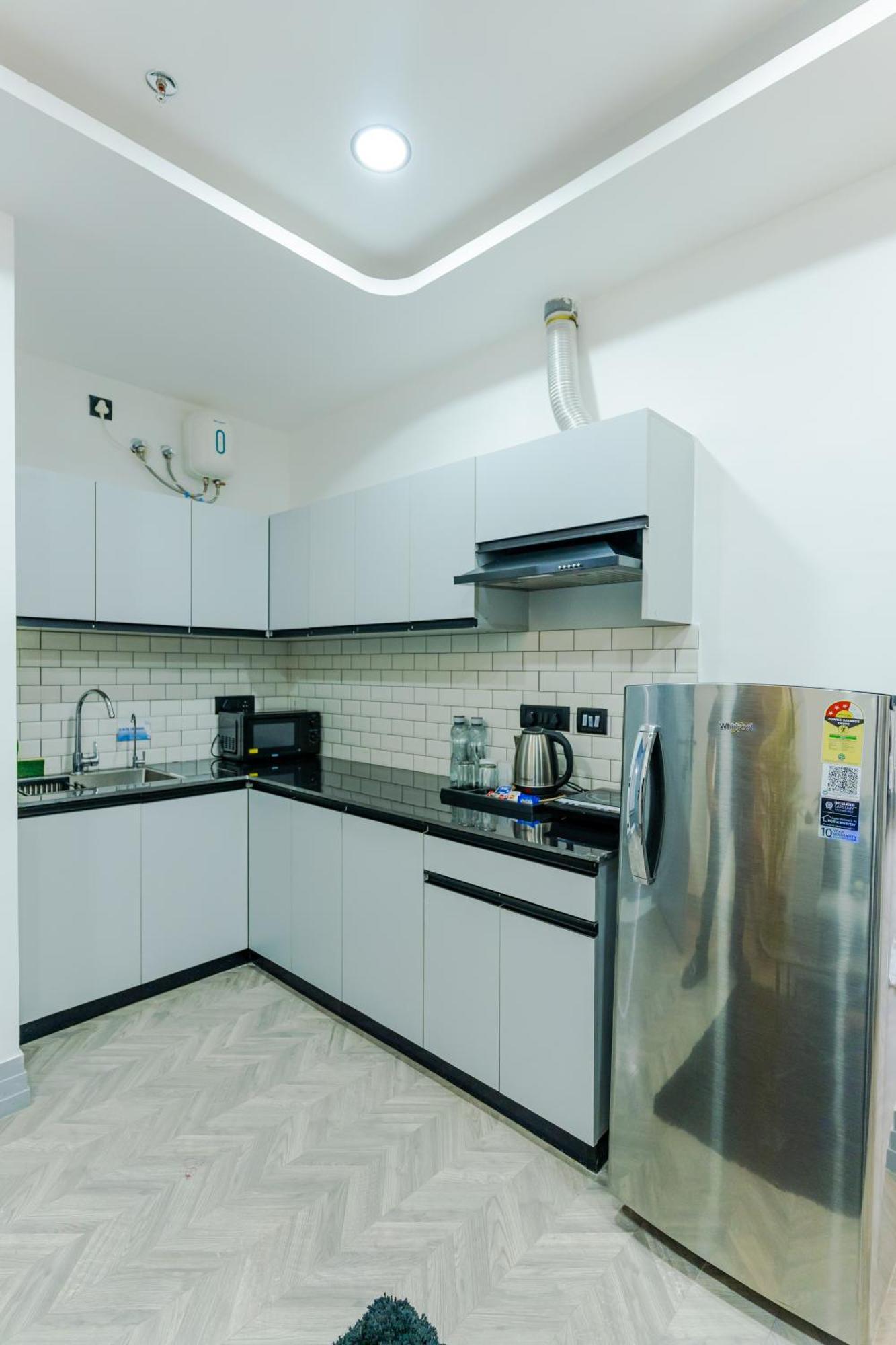 Bedchambers Luxury Apartment Near Golf Course Road Ґурґаон Екстер'єр фото